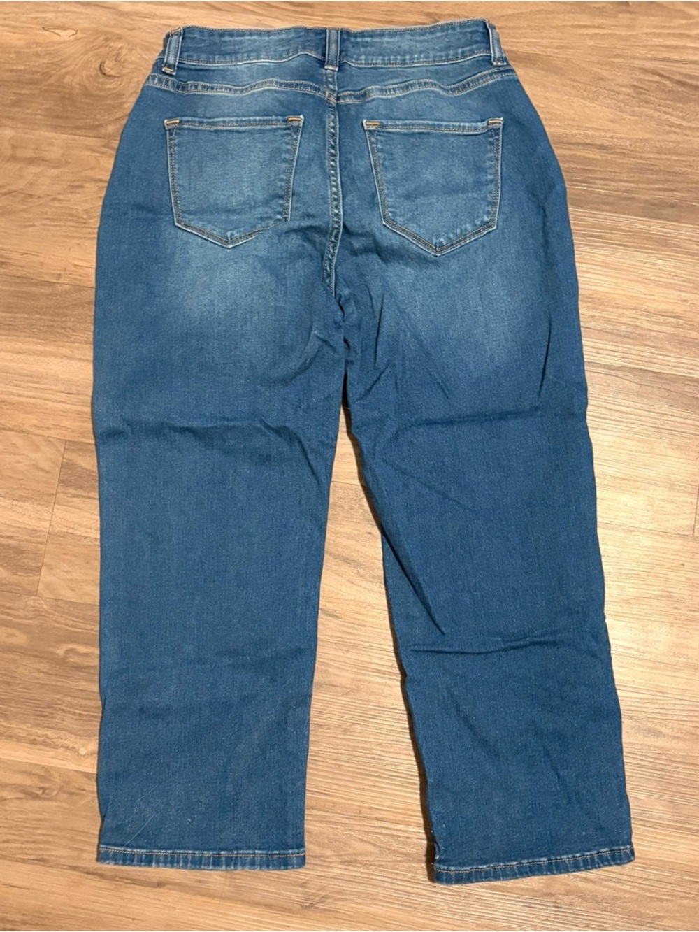 Women’s Petite Croft & Barrow Medium-Wash Capri’s W/ Flower Embroidery - Picture 2 of 3